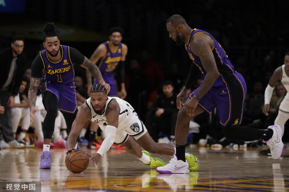 们接近三双 们接近三双